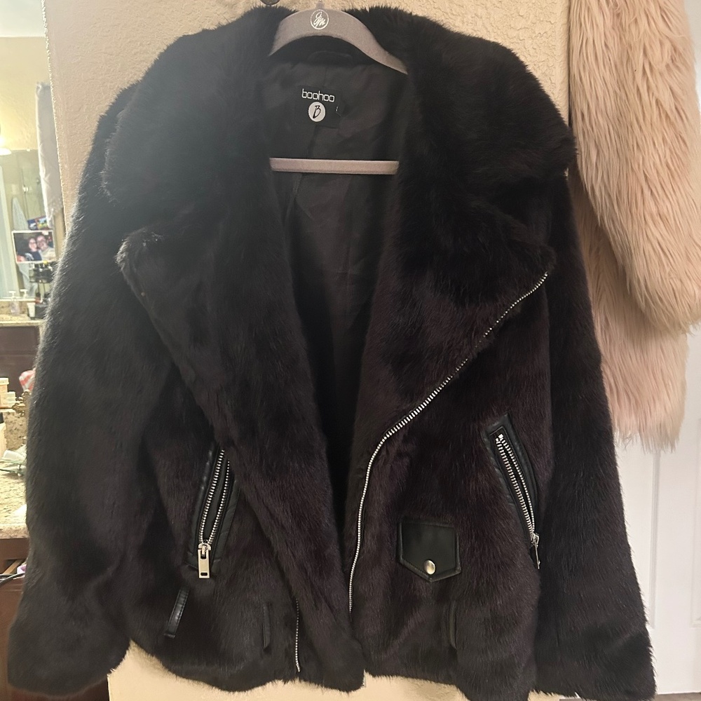 Bomber jacket in black teddy material